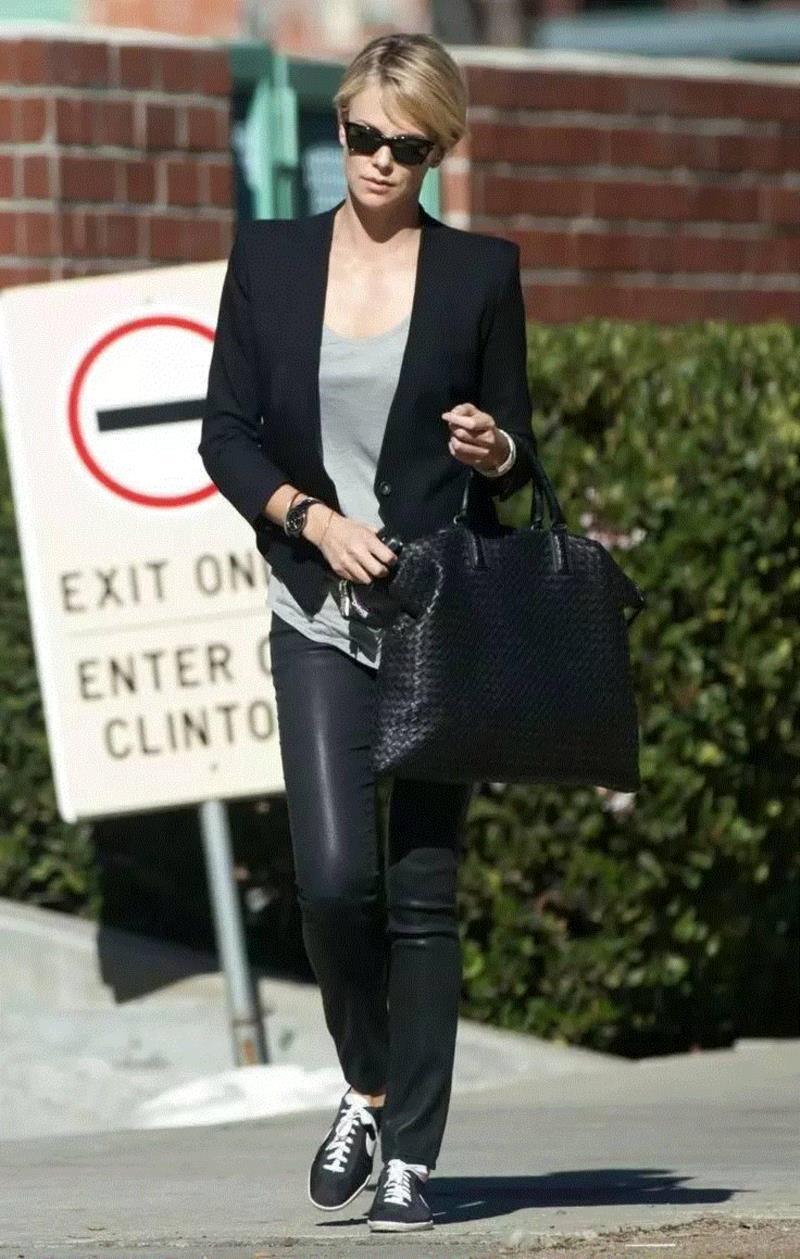 范爷、刘总攻、刘英俊，一套西装就能让女明星转型？,西装,总攻,刘英俊,转型,吸烟装,裤子,脚踝,铅笔,牌子,女性