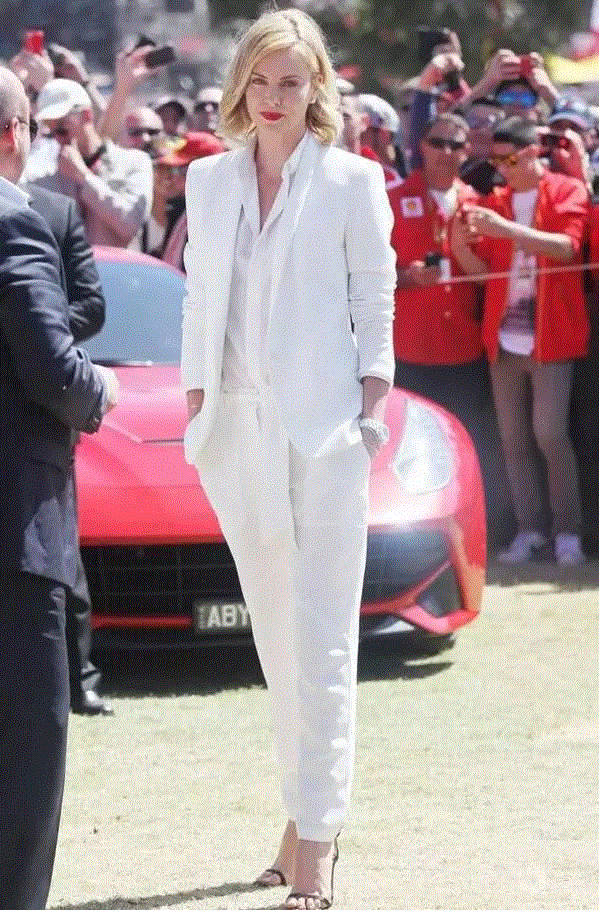 范爷、刘总攻、刘英俊，一套西装就能让女明星转型？,西装,总攻,刘英俊,转型,吸烟装,裤子,脚踝,铅笔,牌子,女性