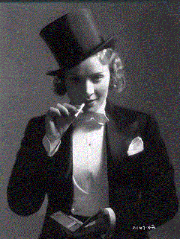 范爷、刘总攻、刘英俊，一套西装就能让女明星转型？,西装,总攻,刘英俊,转型,吸烟装,裤子,脚踝,铅笔,牌子,女性