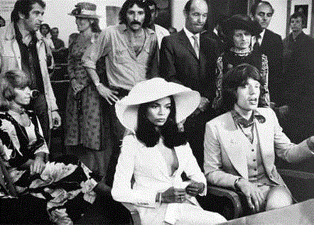 范爷、刘总攻、刘英俊，一套西装就能让女明星转型？,西装,总攻,刘英俊,转型,吸烟装,裤子,脚踝,铅笔,牌子,女性