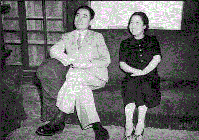 她相貌平平无法生育,却被周恩来独宠52年,背后的故事让人泪目,周恩来,相貌,平平,生育,背后的故事,邓颖超,两个人,深情,爱情,人物