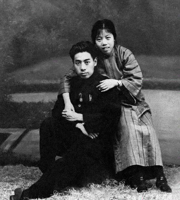 她相貌平平无法生育,却被周恩来独宠52年,背后的故事让人泪目,周恩来,相貌,平平,生育,背后的故事,邓颖超,两个人,深情,爱情,人物