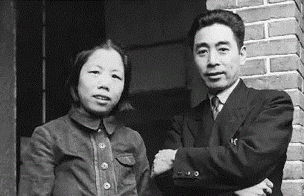 她相貌平平无法生育,却被周恩来独宠52年,背后的故事让人泪目,周恩来,相貌,平平,生育,背后的故事,邓颖超,两个人,深情,爱情,人物