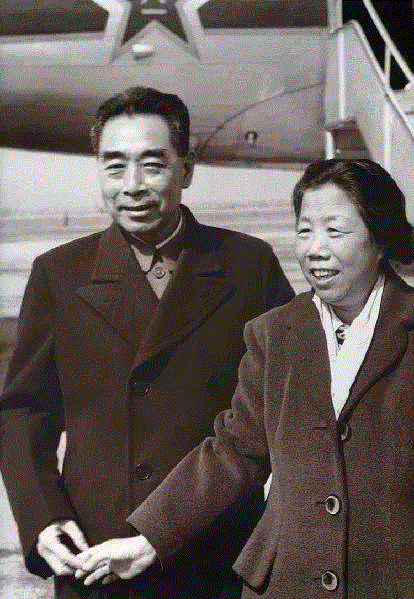 她相貌平平无法生育,却被周恩来独宠52年,背后的故事让人泪目,周恩来,相貌,平平,生育,背后的故事,邓颖超,两个人,深情,爱情,人物