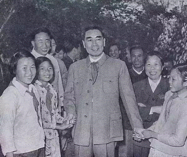 她相貌平平无法生育,却被周恩来独宠52年,背后的故事让人泪目,周恩来,相貌,平平,生育,背后的故事,邓颖超,两个人,深情,爱情,人物