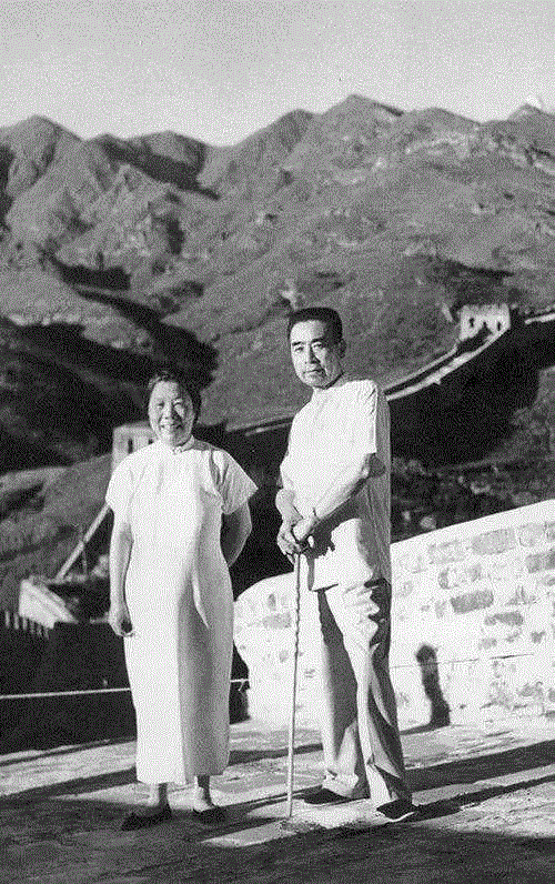 她相貌平平无法生育,却被周恩来独宠52年,背后的故事让人泪目,周恩来,相貌,平平,生育,背后的故事,邓颖超,两个人,深情,爱情,人物