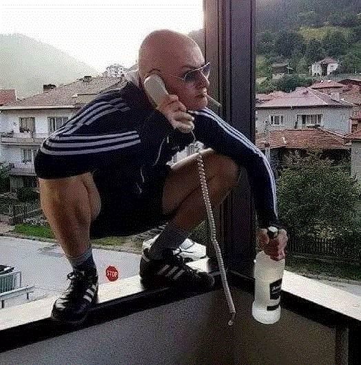 亚洲蹲，一个只有黄种人才能驾驭的骚操作！,亚洲,俄罗斯,斯拉夫,地上,姿势,流行,美国人,犯人,运动服,技能