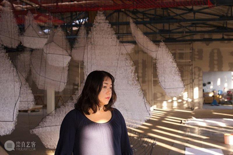 艺术家盐田千春(Chiharu Shiota),盐田千春：编织让我创造无限空间，好似宇宙,盐田千春,编织,宇宙,盐田,装置,记忆,丝线,钥匙,摄影,法国