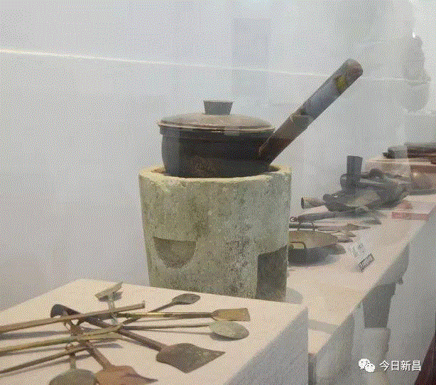 讲述 ▎他跑遍各地搜集中医资料以及器具，只为办一个像样的中医博物馆来弘扬中国中医,中医,博物馆,器具,郑黎明,处方,黎明,中医药,药方,名医,物件