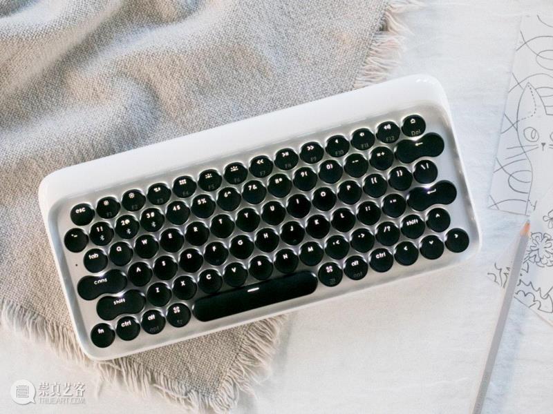 今天，一条生活馆就将这款高颜值的键盘推荐给大家，它就是洛斐DOT圆点蓝牙机械键盘，来自国内著名设计品