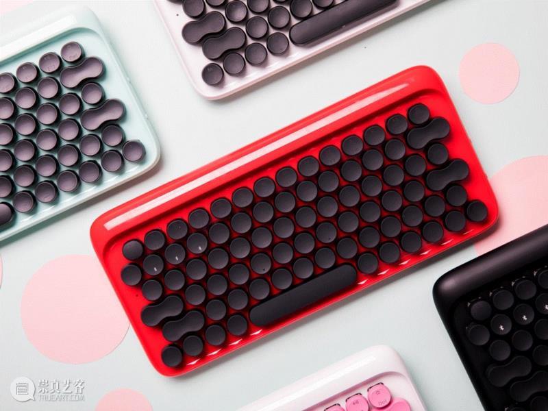 现在，洛斐圆点蓝牙机械键盘已在一条生活馆上架销售，有红、白、黑、粉、蓝5款颜色可选。,你啪啪啪打字的样子，看起来真性感,打字,键盘,机械,设备,洛斐,复古,圆点,苹果,DOT,有红