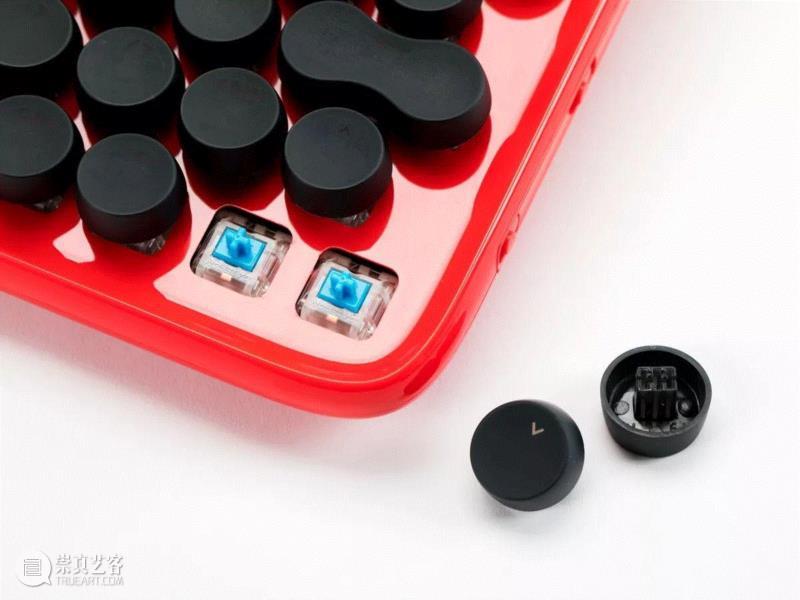 洛斐机械键盘采用的是国产青轴，拥有机械轴清脆的手感和段落感。,你啪啪啪打字的样子，看起来真性感,打字,键盘,机械,设备,洛斐,复古,圆点,苹果,DOT,有红