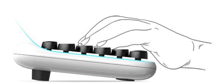 洛斐蓝牙机械键盘还有个非常贴心的设计，就是整个键盘整体6度抬起，非常符合人体工程学。,你啪啪啪打字的样子，看起来真性感,打字,键盘,机械,设备,洛斐,复古,圆点,苹果,DOT,有红