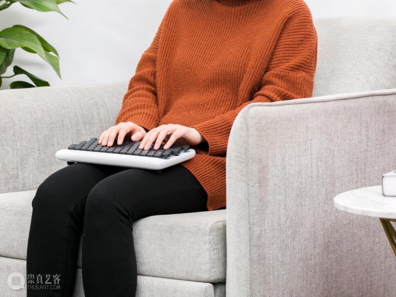 洛斐蓝牙键盘的尺寸为：306mm×144.5mm×30.6mm，仅重约810g，非常便携。,你啪啪啪打字的样子，看起来真性感,打字,键盘,机械,设备,洛斐,复古,圆点,苹果,DOT,有红