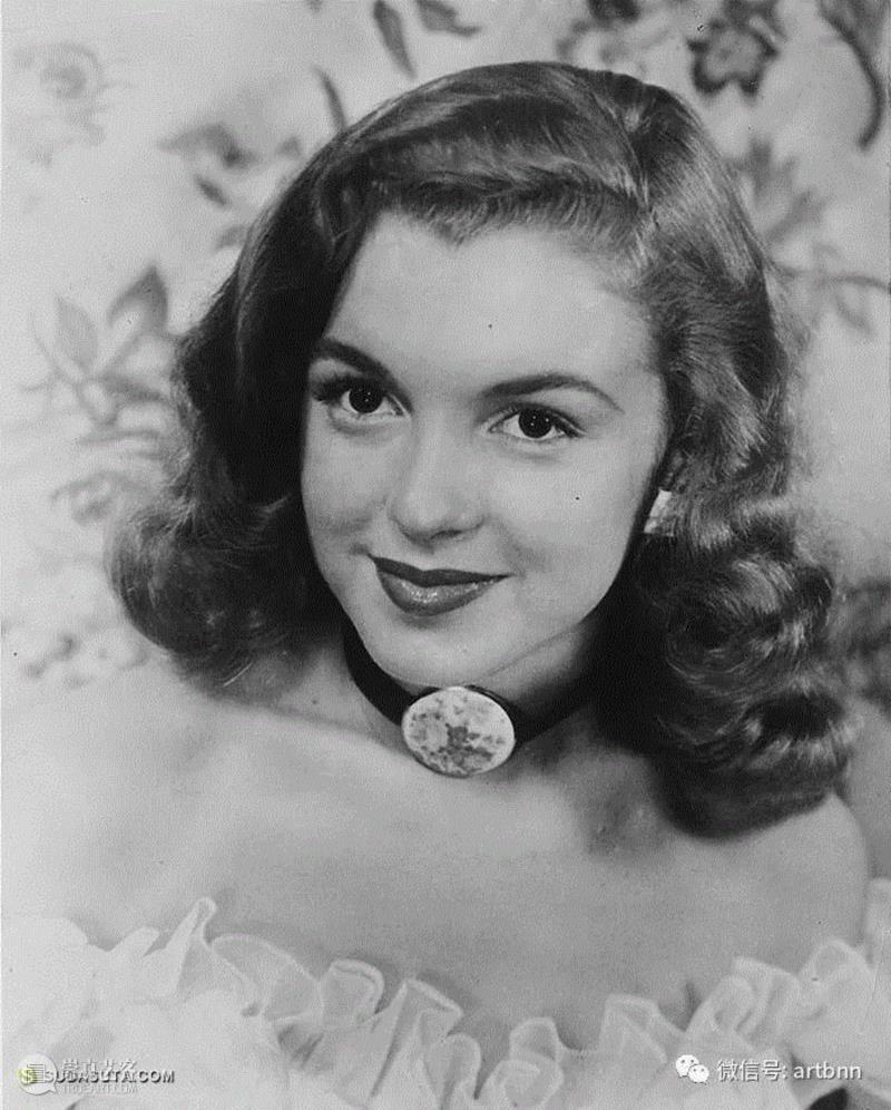 【老视觉】成名前的玛丽莲·梦露,成名,玛丽莲·梦露,梦露,演员,香蕉,玛丽莲,金色,卷发,红色,口红