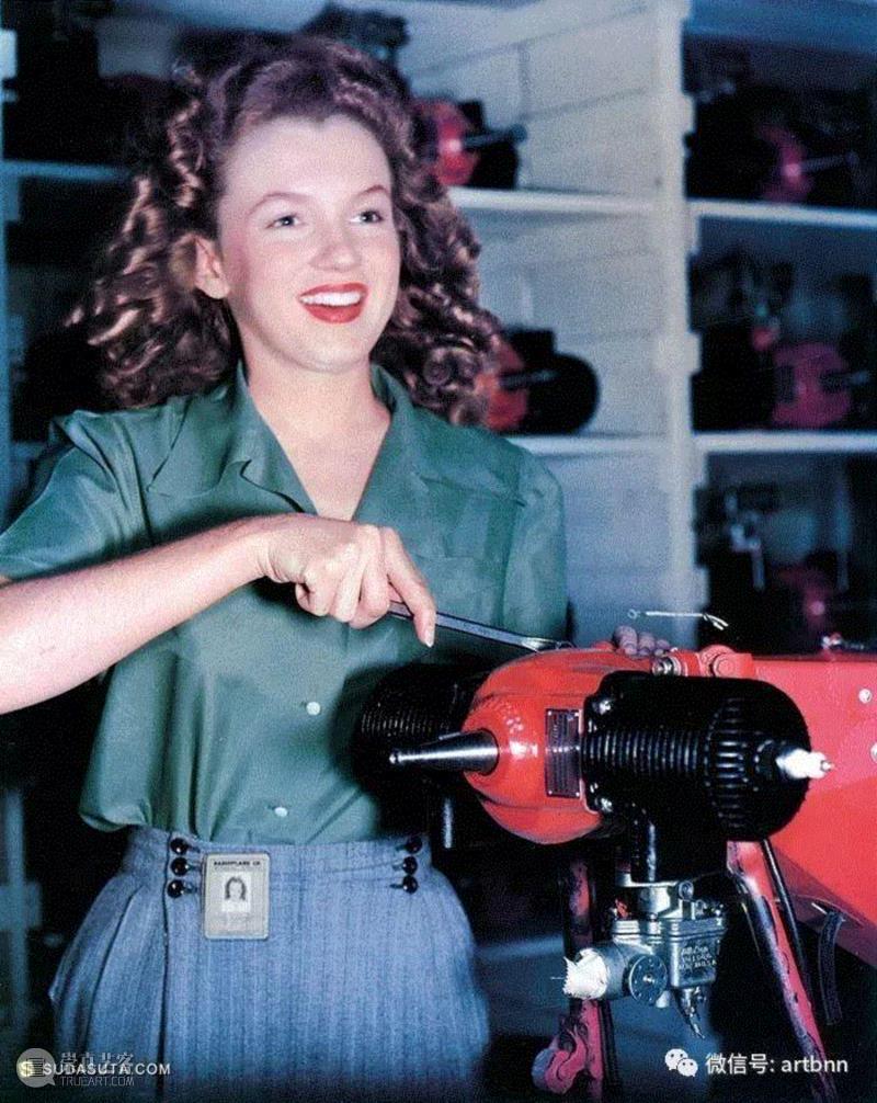 【老视觉】成名前的玛丽莲·梦露,成名,玛丽莲·梦露,梦露,演员,香蕉,玛丽莲,金色,卷发,红色,口红