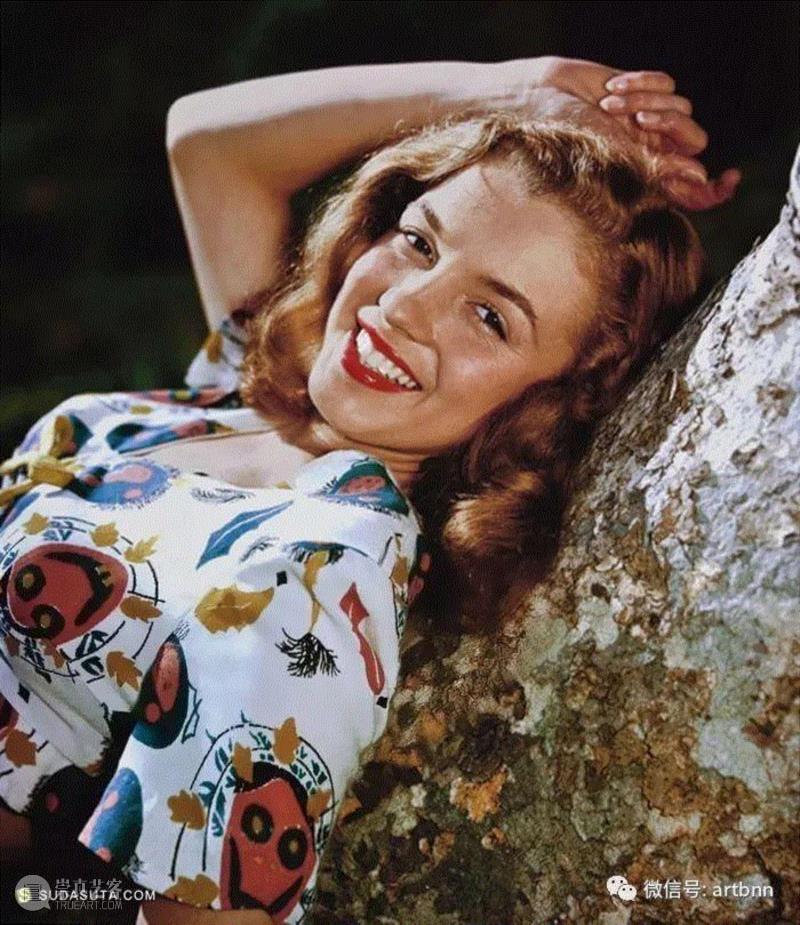 【老视觉】成名前的玛丽莲·梦露,成名,玛丽莲·梦露,梦露,演员,香蕉,玛丽莲,金色,卷发,红色,口红