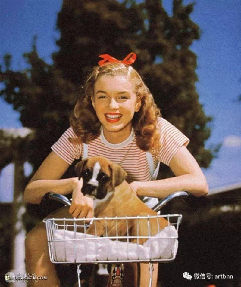 【老视觉】成名前的玛丽莲·梦露,成名,玛丽莲·梦露,梦露,演员,香蕉,玛丽莲,金色,卷发,红色,口红