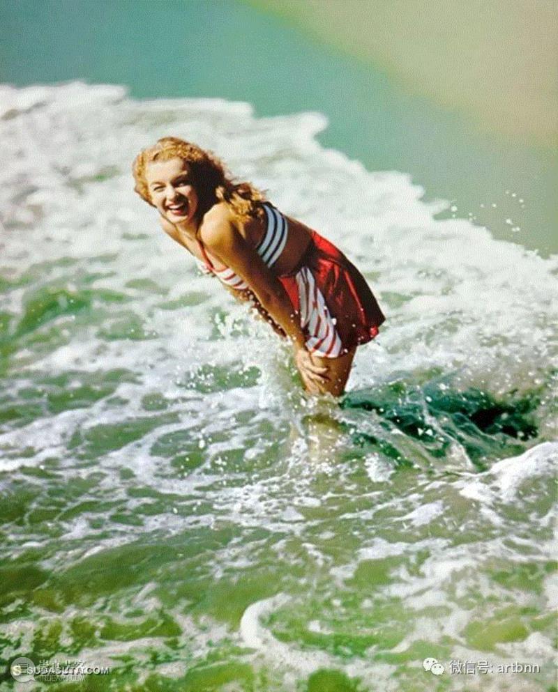 【老视觉】成名前的玛丽莲·梦露,成名,玛丽莲·梦露,梦露,演员,香蕉,玛丽莲,金色,卷发,红色,口红