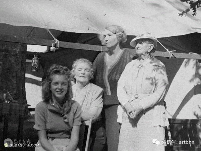 【老视觉】成名前的玛丽莲·梦露,成名,玛丽莲·梦露,梦露,演员,香蕉,玛丽莲,金色,卷发,红色,口红