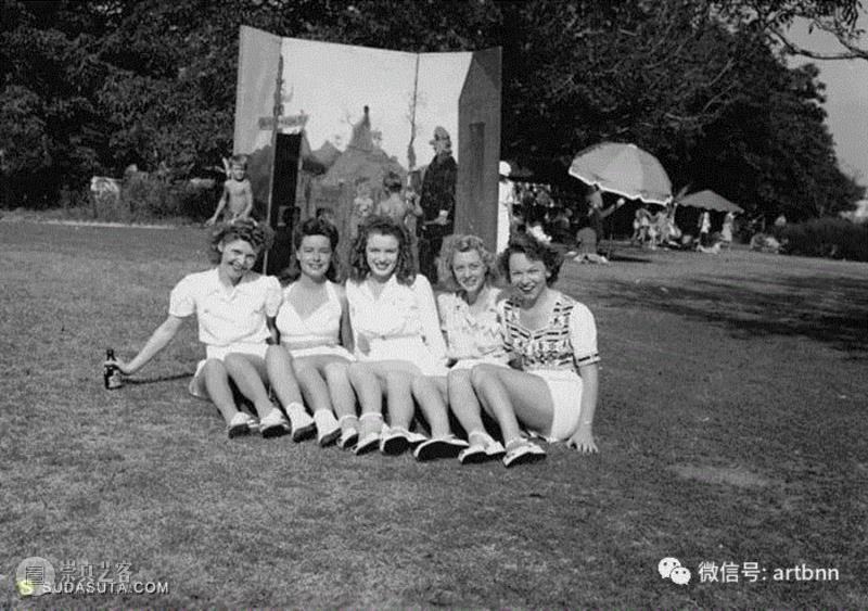 【老视觉】成名前的玛丽莲·梦露,成名,玛丽莲·梦露,梦露,演员,香蕉,玛丽莲,金色,卷发,红色,口红