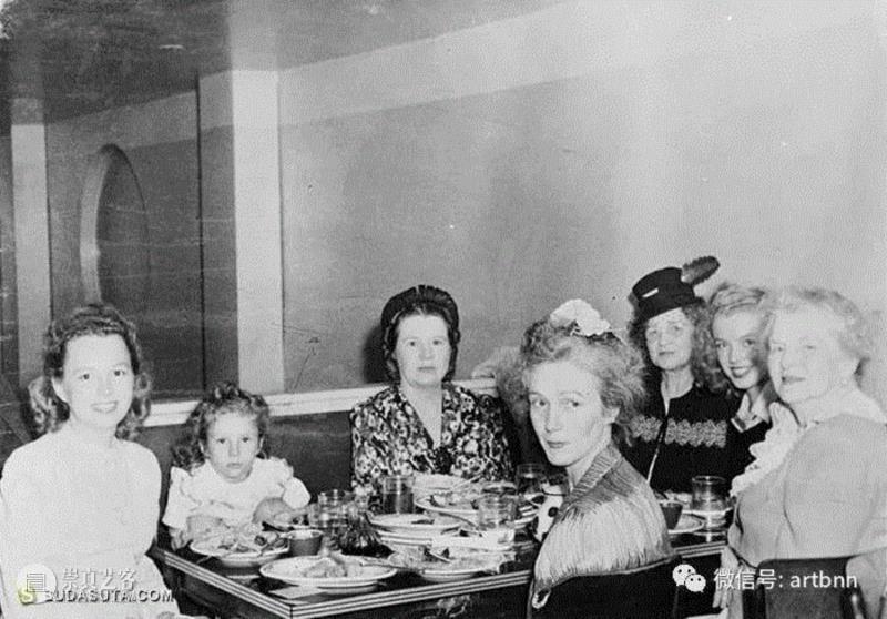 【老视觉】成名前的玛丽莲·梦露,成名,玛丽莲·梦露,梦露,演员,香蕉,玛丽莲,金色,卷发,红色,口红