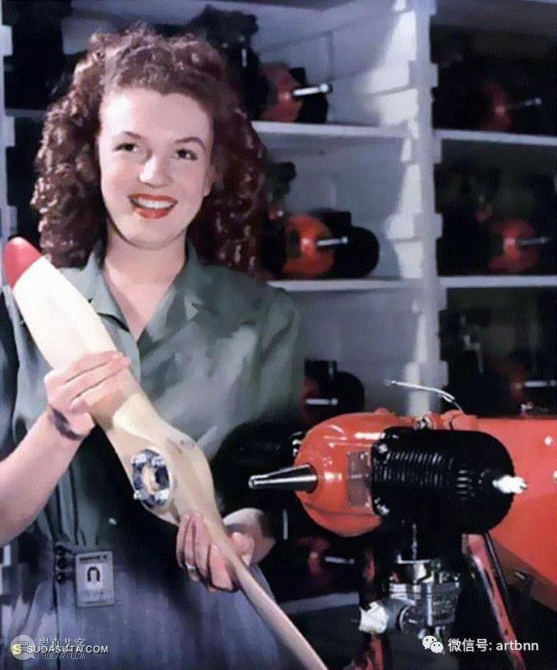 【老视觉】成名前的玛丽莲·梦露,成名,玛丽莲·梦露,梦露,演员,香蕉,玛丽莲,金色,卷发,红色,口红