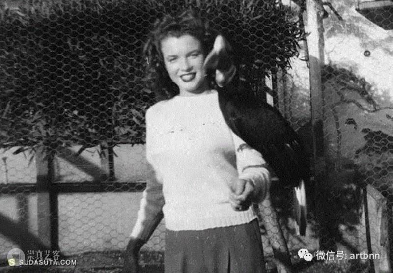 【老视觉】成名前的玛丽莲·梦露,成名,玛丽莲·梦露,梦露,演员,香蕉,玛丽莲,金色,卷发,红色,口红