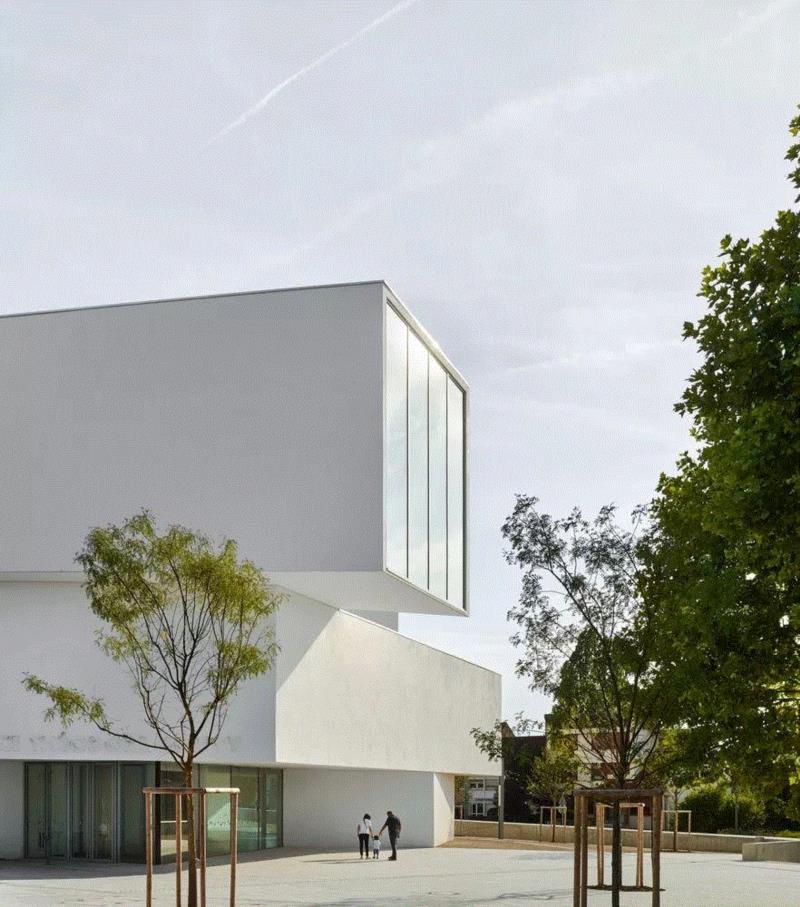 ? Eugeni Pons,Théodore Gouvy 剧院，在煤炭工业城市重建纯白空间,剧院,Gouvy,Théodore,煤炭,白空间,Pons,Eugeni,舞台,礼堂,弗雷曼