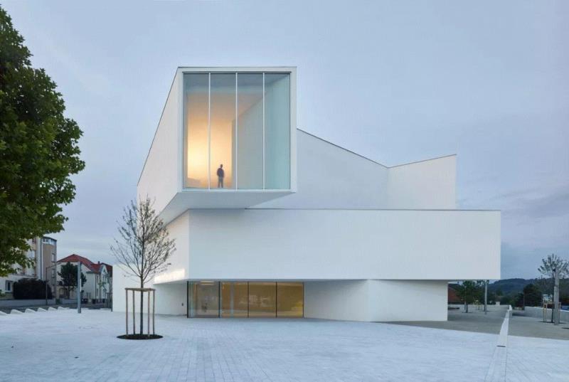 ? Eugeni Pons,Théodore Gouvy 剧院，在煤炭工业城市重建纯白空间,剧院,Gouvy,Théodore,煤炭,白空间,Pons,Eugeni,舞台,礼堂,弗雷曼