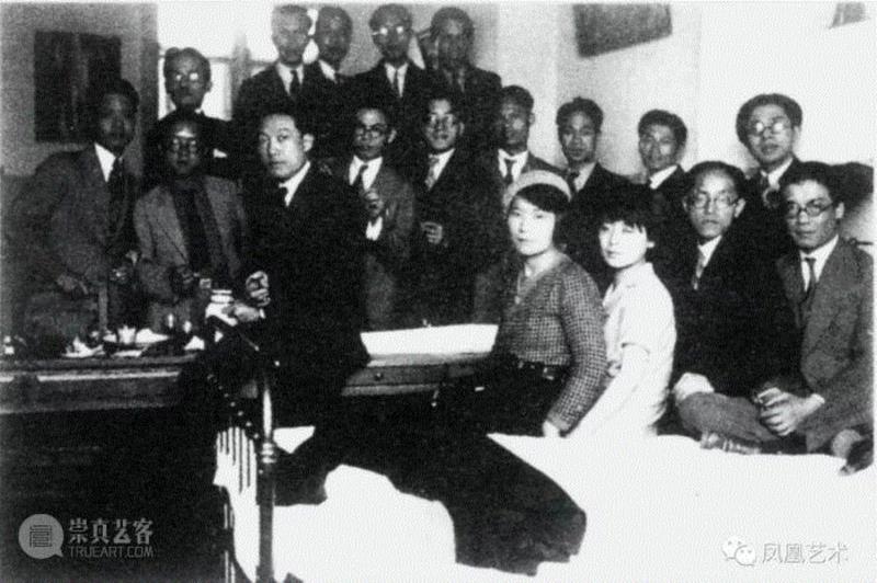 ▲&nbsp;1933年徐悲鸿（XU Beihong）在巴黎与中国留法艺术学会（Associatio