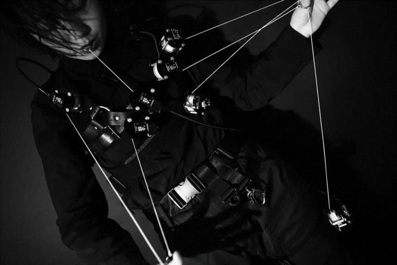 △“情感在线”不是捆绑装备，而是一款可穿戴弦乐器,史莱姆引擎不是软泥怪新游戏，而是一个虚拟展览平台,史莱姆,引擎,软泥,李汉威,参观者,生物,宇宙,鼻涕,泥巴,玩家