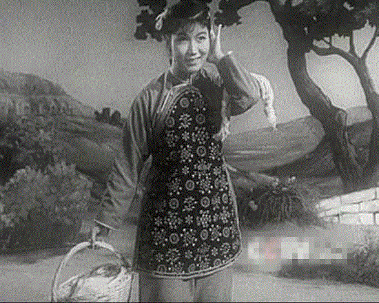 第六个节目:评剧《刘巧儿》选段,表演者:新凤霞第七个节目:魔术《古彩