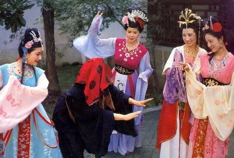 唐僧和女儿国国王一起尬酒，请问他犯了哪一戒？,唐僧,女儿,国王,素酒,五粮液,白酒,西游记,猪八戒,孙悟空,佛教