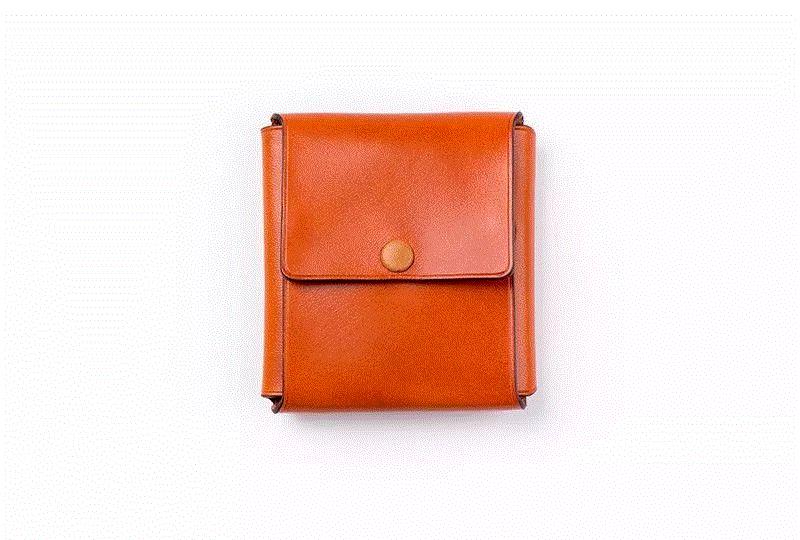 用好设计、好皮料、好工艺做小包包的CUTO,便设计了这样一个包包:一个堪称皮具界LOFT的包包,一整