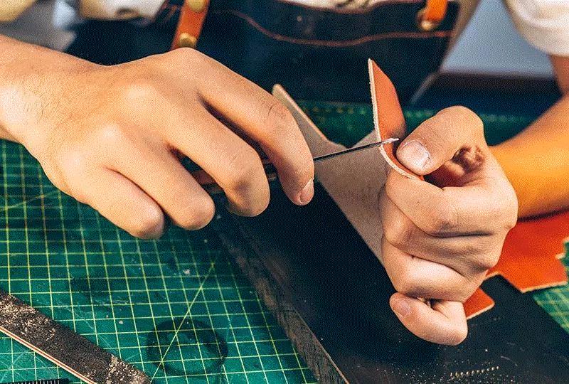 限时88折 | 用一整张牛皮折叠而成的钱包,牛皮,CUTO,LOFT,魔法,植鞣,植鞣牛皮,皮具,收纳,变形,皮质