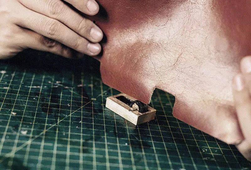 限时88折 | 用一整张牛皮折叠而成的钱包,牛皮,CUTO,LOFT,魔法,植鞣,植鞣牛皮,皮具,收纳,变形,皮质