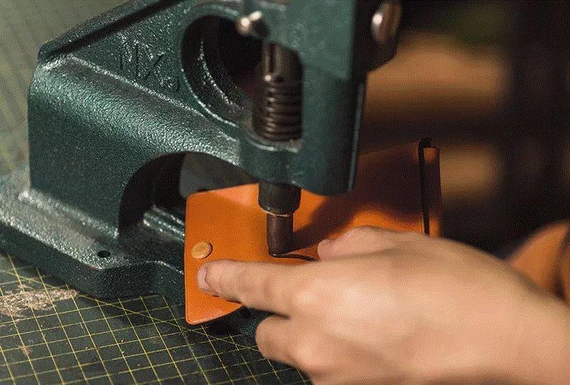 限时88折 | 用一整张牛皮折叠而成的钱包,牛皮,CUTO,LOFT,魔法,植鞣,植鞣牛皮,皮具,收纳,变形,皮质