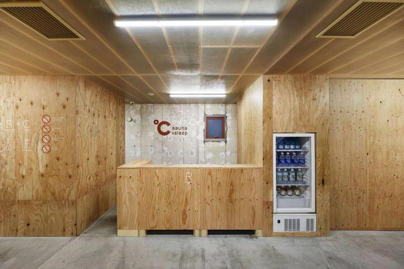 ℃ 胶囊酒店 / Schemata Architects,胶囊,Schemata,Architects,桑拿,Nacasa,Partners,建筑,房间,现有,颜色