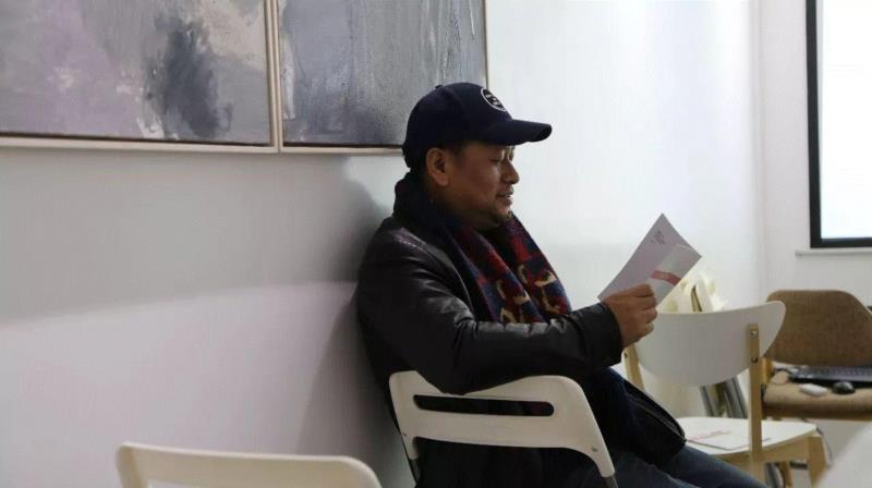 不亦在分享会开始前读余怒的诗,用语言来表达世界是无效的| 余怒诗歌分享会回顾,诗歌,无效,诗人,公文,口语,文学性,蜗牛,杨柳,语义,猛兽