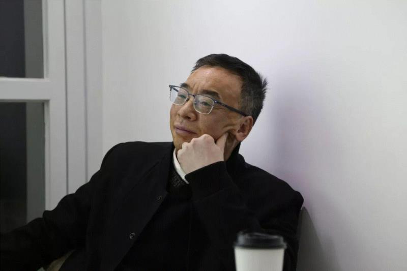 认真聆听的余怒,用语言来表达世界是无效的| 余怒诗歌分享会回顾,诗歌,无效,诗人,公文,口语,文学性,蜗牛,杨柳,语义,猛兽