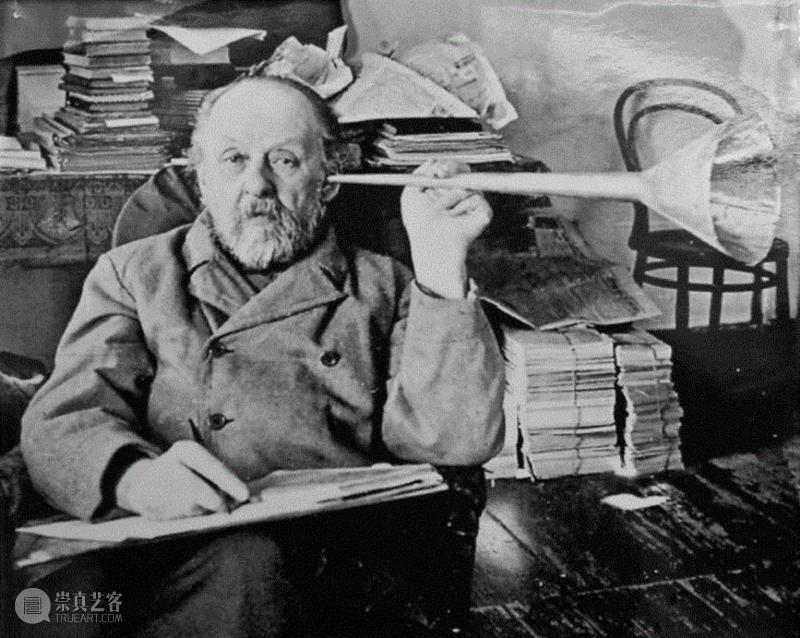 火箭专家和宇航先驱康斯坦丁·齐奥尔科夫斯基（Konstantin Tsiolkovsky）：“地球是