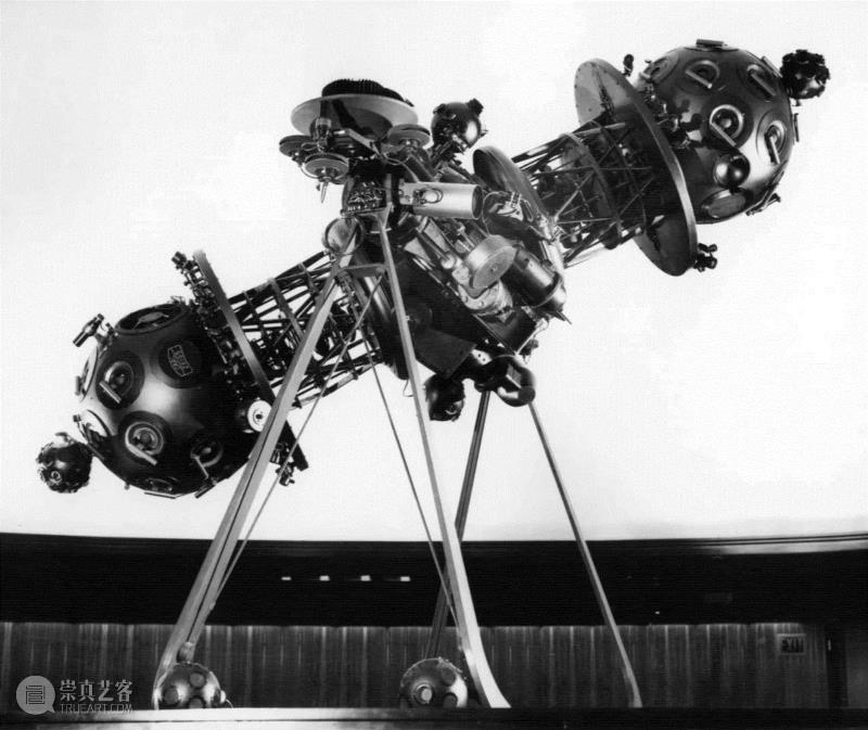 蔡司哑铃型天文星象仪。图源：Zeiss,前苏联激进天文学：关于穹顶的神秘与幻想,穹顶,前苏联,天文学,幻想,天文馆,苏联,莫斯科,建筑,宇宙,俄国