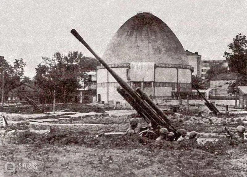 1941年，二战期间的莫斯科天文馆。图源：The Moscow Times,前苏联激进天文学：关于穹顶的神秘与幻想,穹顶,前苏联,天文学,幻想,天文馆,苏联,莫斯科,建筑,宇宙,俄国