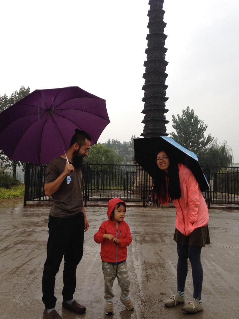 作者：赵荣，职业艺术家，研究方向中国南北朝石窟壁画，中国传统古建筑，现居德国。,“东昌府”铁塔,铁塔,东昌府,当代艺术,力士,服饰,东昌,运河,佛教,基座,contemporary