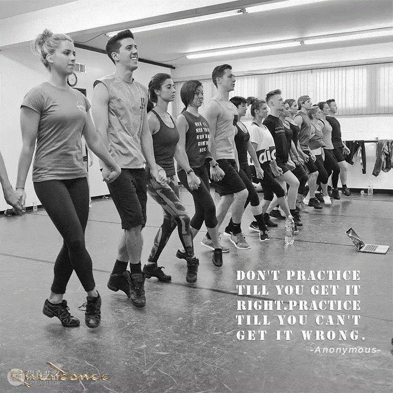 舞团虽然荟萃全球最梦幻舞者，但每年仍要组织2次舞技考核，优中选优竞争上岗，所以舞者们仍要保持每日超过