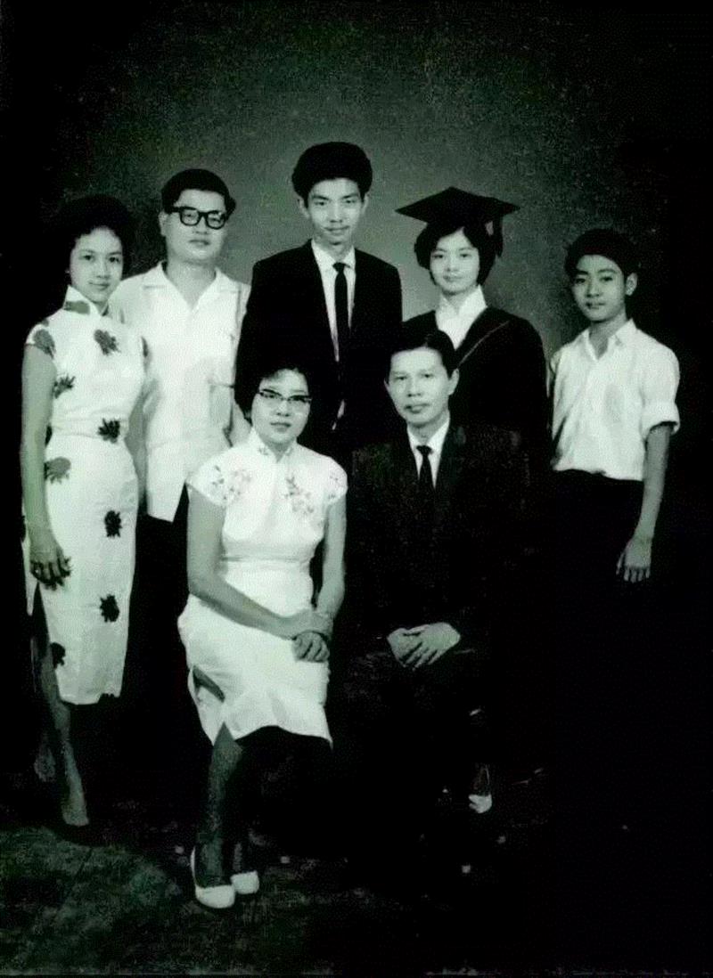 蔡澜全家福,人物 ▎坦蕩蕩的享樂主義者蔡瀾。,人物,蔡瀾,倪匡,金庸,蔡澜,林夕,作家,邵氏,香港,才子