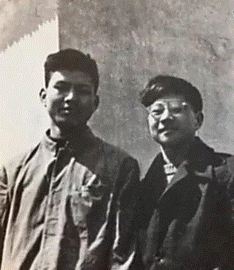 <倪匡（右）>,专辑 ▎帮李小龙扬名，给金庸挖坑，这个写字最快的作家，用3个字写下145本传奇,金庸,作家,专辑,李小龙,写字,传奇,倪匡,蔡澜,古龙,小说