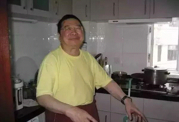 &nbsp;,专辑 ▎帮李小龙扬名，给金庸挖坑，这个写字最快的作家，用3个字写下145本传奇,金庸,作家,专辑,李小龙,写字,传奇,倪匡,蔡澜,古龙,小说