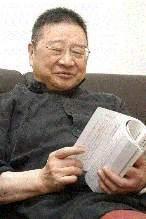 &nbsp;,专辑 ▎帮李小龙扬名，给金庸挖坑，这个写字最快的作家，用3个字写下145本传奇,金庸,作家,专辑,李小龙,写字,传奇,倪匡,蔡澜,古龙,小说